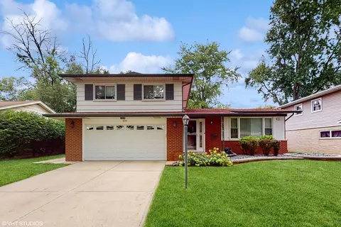 504 N Kenneth Ct, Glenwood, IL 60425