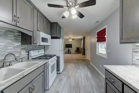 208 Hereford Ave, Steger, IL 60475 photo 3