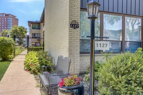 1127 Erie St #2C, Oak Park, IL 60302