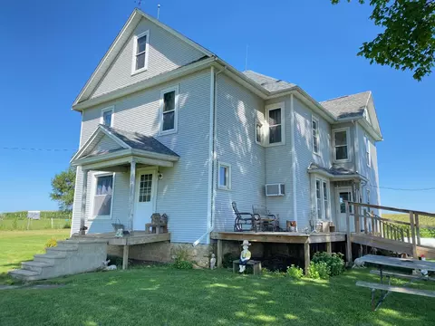 752 Lievan Rd, Dixon, IL 61021