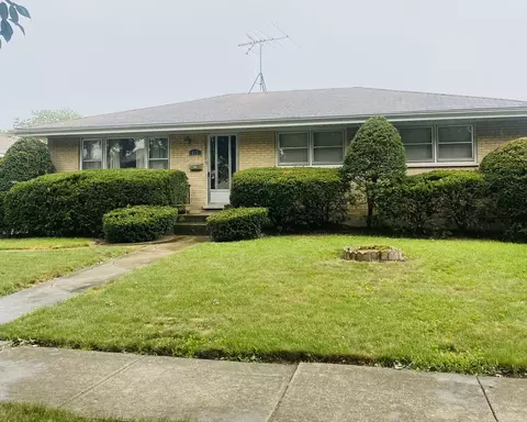 613 W Beach Dr, Addison, IL 60101