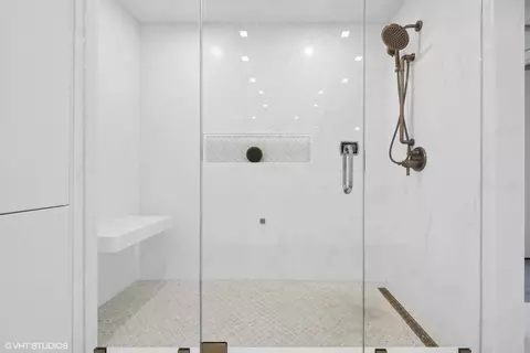 21 E Huron St #1706, Chicago, IL 60611 photo 24