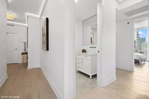 21 E Huron St #1706, Chicago, IL 60611 photo 17