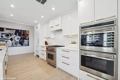21 E Huron St #1706, Chicago, IL 60611 photo 13
