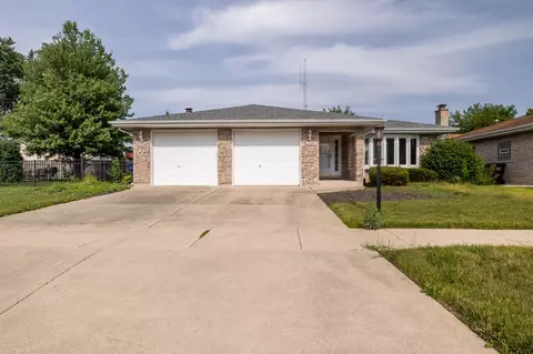 16711 Kara Ct, Oak Forest, IL 60452