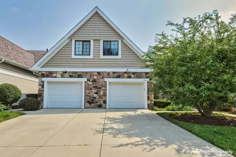2509 Windsor Ln, Northbrook, IL 60062