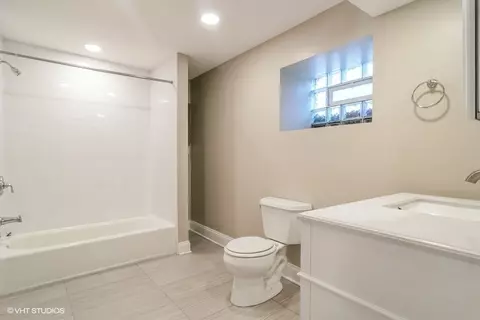 4143 S Berkeley Ave, Chicago, IL 60653 photo 16