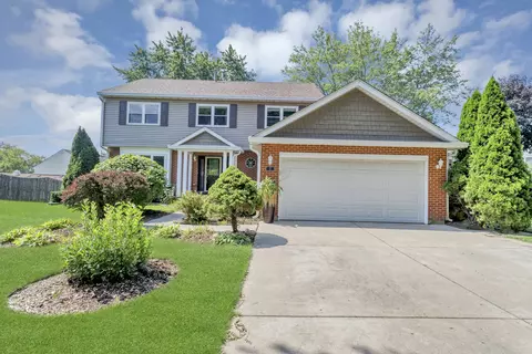 5 Magnolia Ct, Streamwood, IL 60107