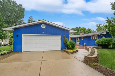 518 Thorndale Rd, Park City, IL 60085