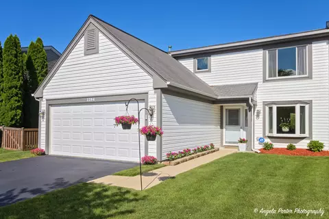 2284 Masters Ln, Round Lake Beach, IL 60073