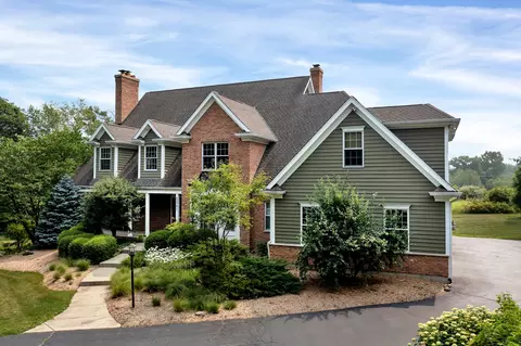 2207 N Elmkirk Pkwy, Mchenry, IL 60050