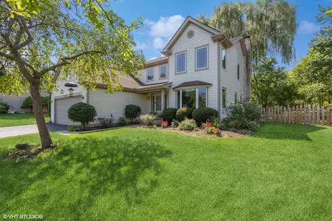 489 N Country Ridge Ct, Lake Zurich, IL 60047