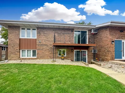 1757 S Hance Dr #7, Freeport, IL 61032