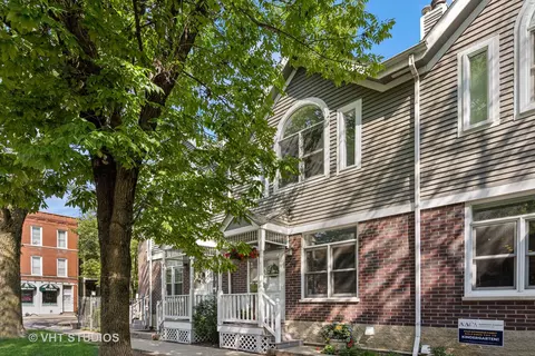 1154 W School St, Chicago, IL 60657