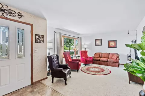 30 E Circle Dr, Saint Anne, IL 60964 photo 2
