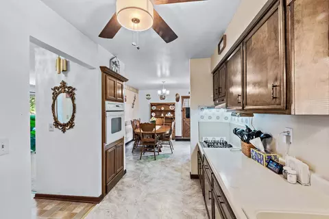 30 E Circle Dr, Saint Anne, IL 60964 photo 6