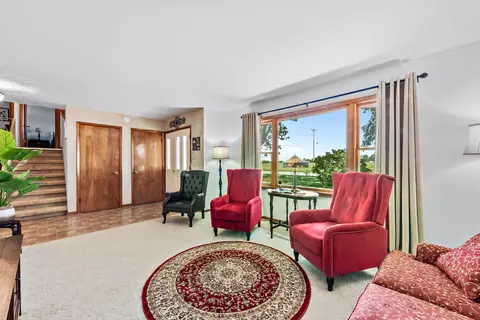 30 E Circle Dr, Saint Anne, IL 60964 photo 4