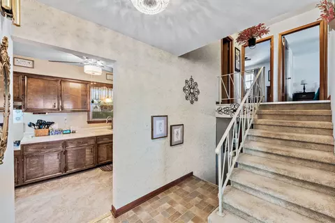 30 E Circle Dr, Saint Anne, IL 60964 photo 5