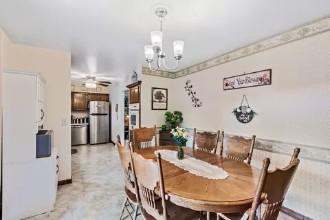 30 E Circle Dr, Saint Anne, IL 60964 photo 10