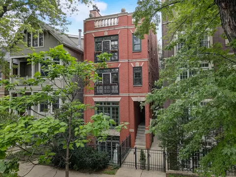 1446 W Henderson St #2, Chicago, IL 60657