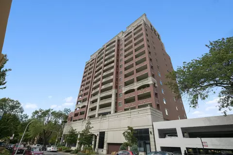 828 W Grace St #410, Chicago, IL 60613