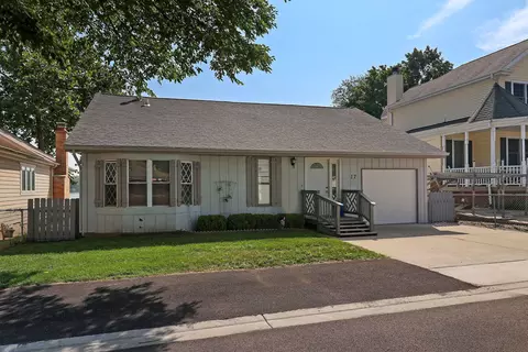 17 Lakeside Ln, Fox Lake, IL 60020