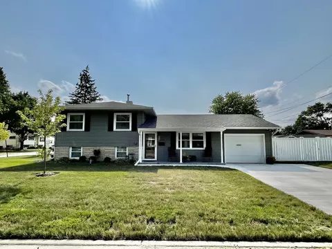 2404 Plum St, Peru, IL 61354