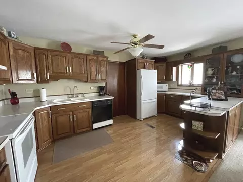 2404 Plum St, Peru, IL 61354 photo 8