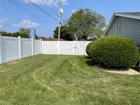 2404 Plum St, Peru, IL 61354 photo 3