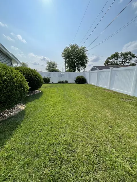 2404 Plum St, Peru, IL 61354 photo 5
