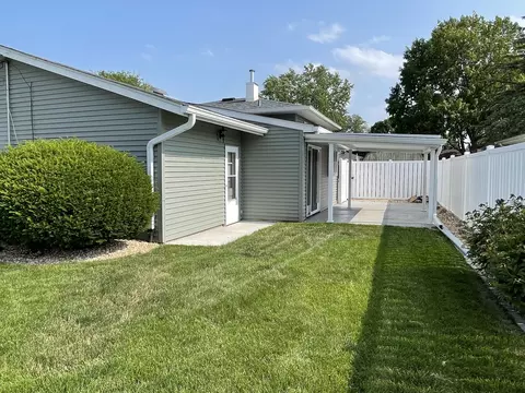 2404 Plum St, Peru, IL 61354 photo 2