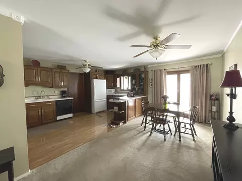 2404 Plum St, Peru, IL 61354 photo 9