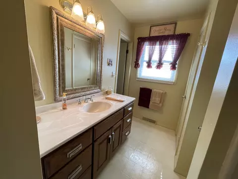 2404 Plum St, Peru, IL 61354 photo 15