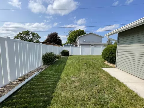 2404 Plum St, Peru, IL 61354 photo 4