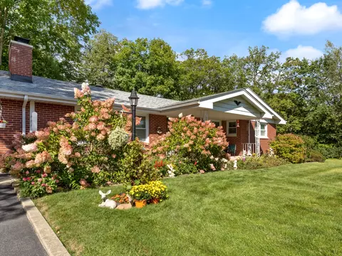 2126 W Thorn Ln, Crete, IL 60417