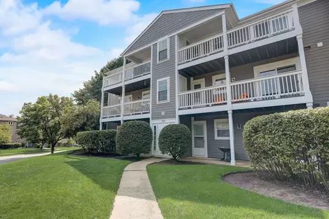 120 E Winchester Rd #E, Libertyville, IL 60048