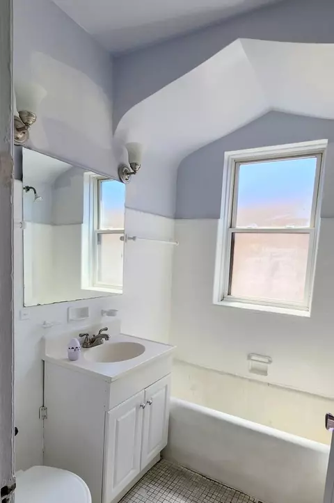 6749 N Artesian Ave #2B, Chicago, IL 60645 photo 8