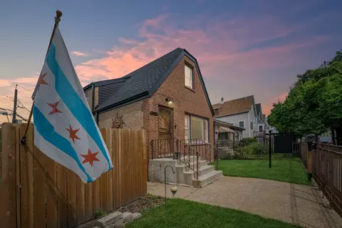 3058 N Sacramento Ave, Chicago, IL 60618