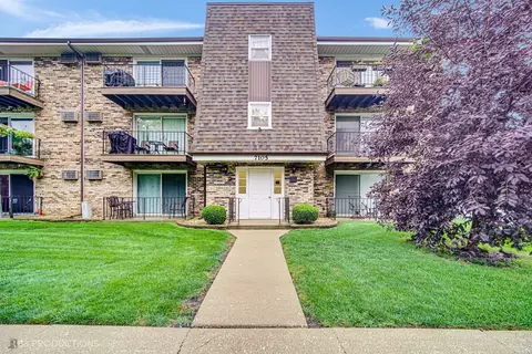 7105 98th St #304, Chicago Ridge, IL 60415