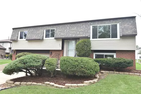606 Hickok Ave, University Park, IL 60484