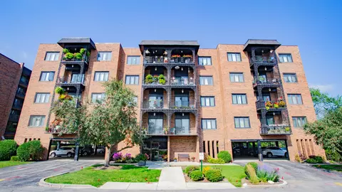 9382 Landings Ln #506, Des Plaines, IL 60016