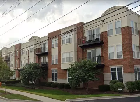 104 E 11th Ave #101, Naperville, IL 60563