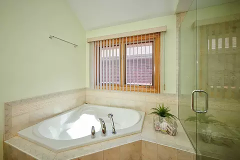 7933 Normandy Ave, Burbank, IL 60459 photo 20
