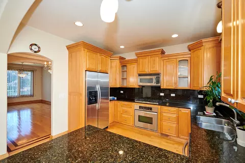 7933 Normandy Ave, Burbank, IL 60459 photo 3