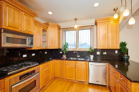 7933 Normandy Ave, Burbank, IL 60459 photo 6