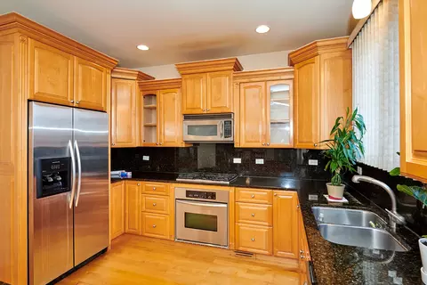 7933 Normandy Ave, Burbank, IL 60459 photo 4