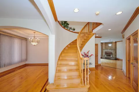 7933 Normandy Ave, Burbank, IL 60459 photo 2