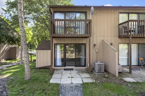 33 Montego Colony #7, Fox Lake, IL 60020