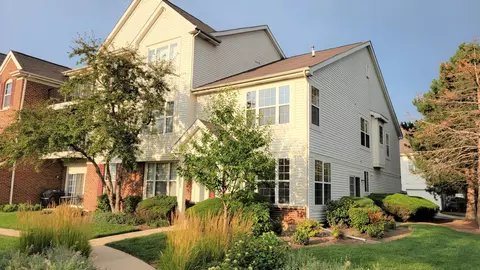 710 Mill Cir #107, Wheeling, IL 60090