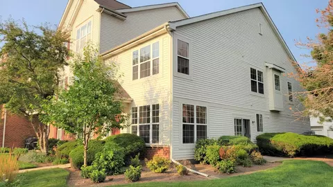 710 Mill Cir #107, Wheeling, IL 60090 photo 3